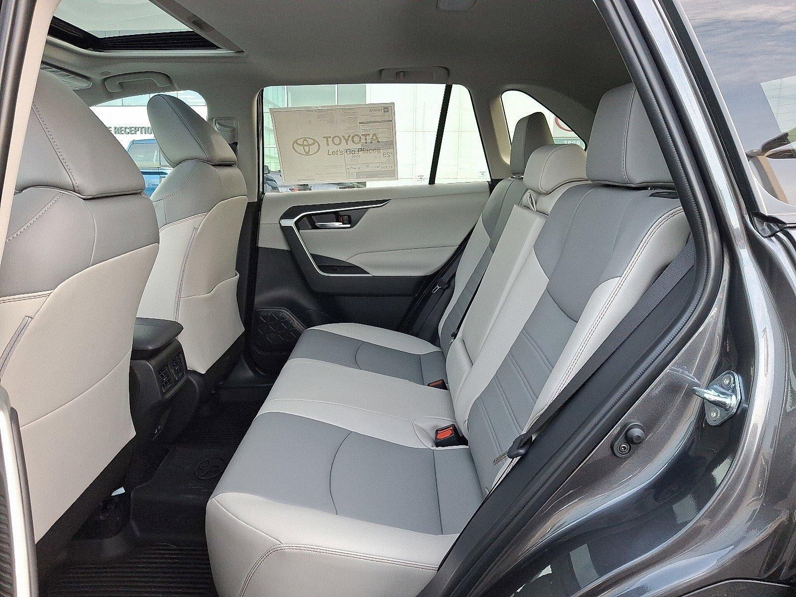 2025 Toyota RAV4 XLE Premium AWD (Natl)