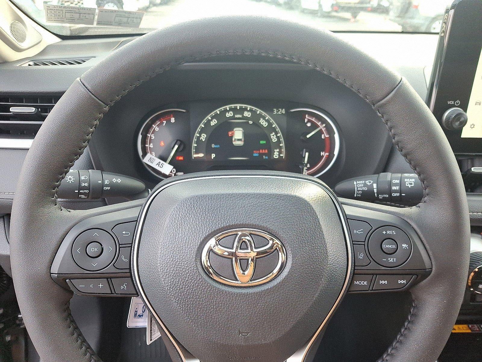 2025 Toyota RAV4 XLE Premium AWD (Natl)