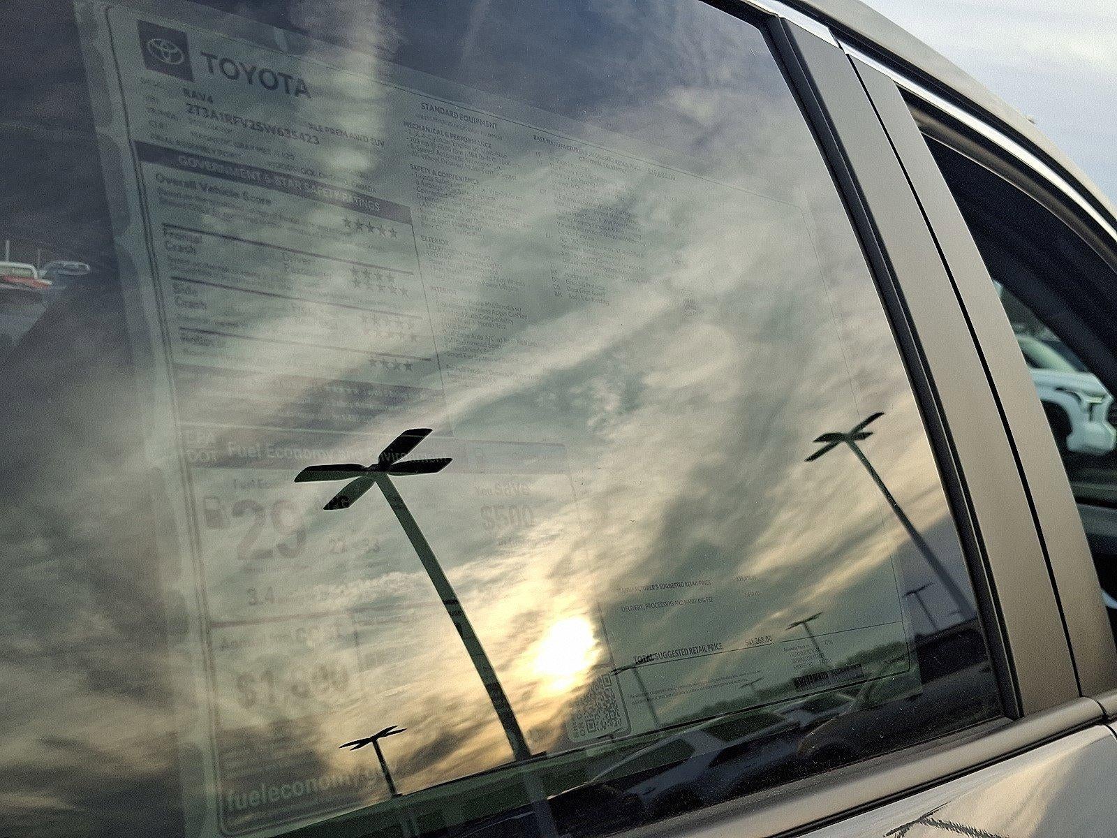 2025 Toyota RAV4 XLE Premium AWD (Natl)