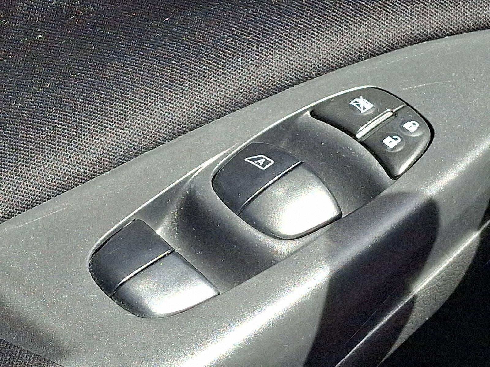 2013 Nissan Sentra 4dr Sdn I4 CVT S