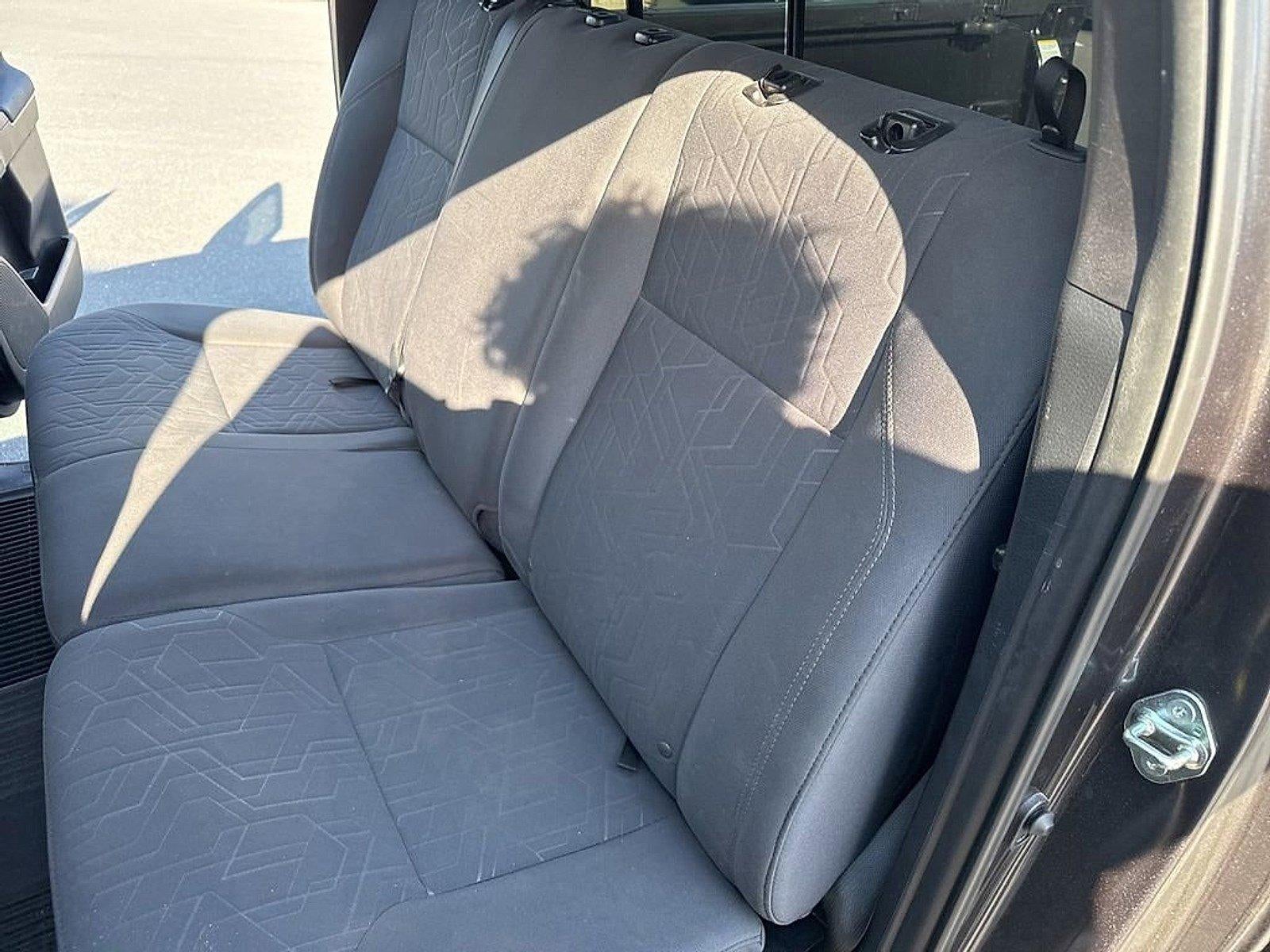 2018 Toyota Tacoma SR Double Cab 5' Bed V6 4x4 AT (Natl)