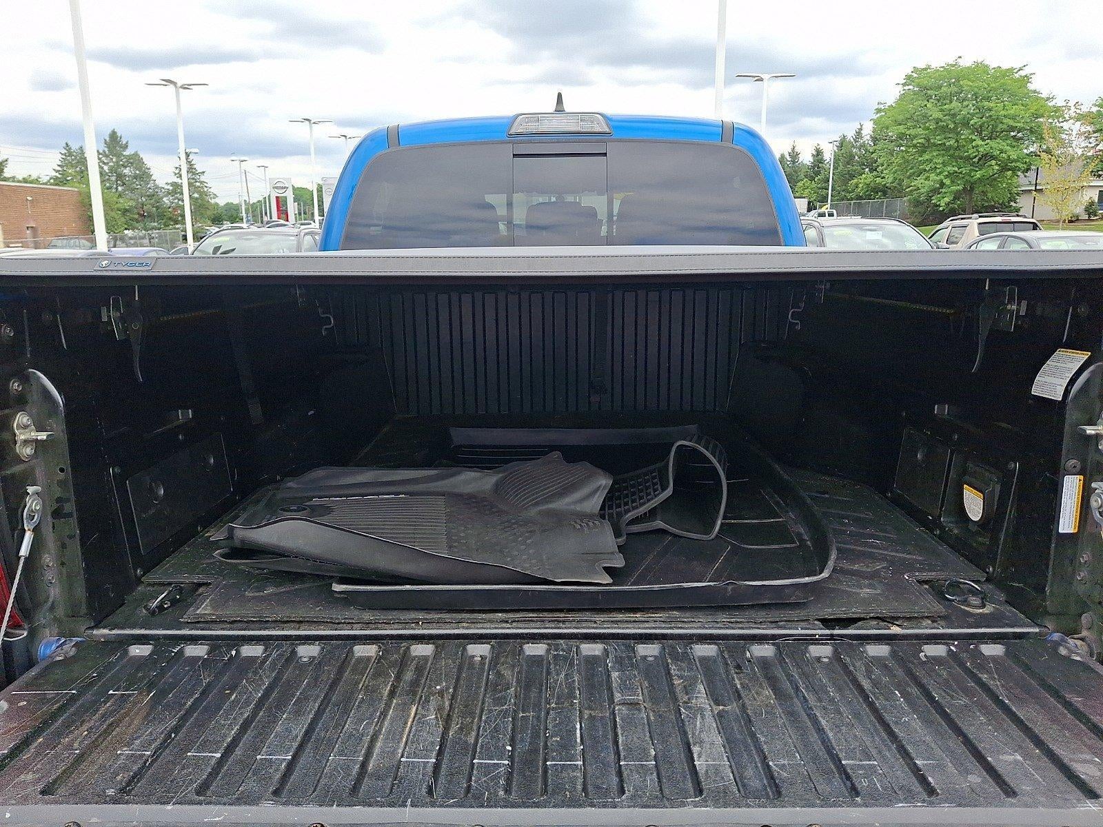 2017 Toyota Tacoma TRD Off Road Double Cab 5' Bed V6 4x4 AT (Natl)