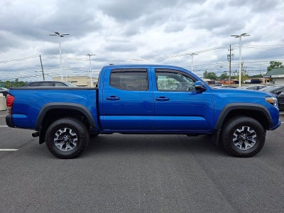 2017 Toyota Tacoma TRD Off Road Double Cab 5' Bed V6 4x4 AT (Natl)