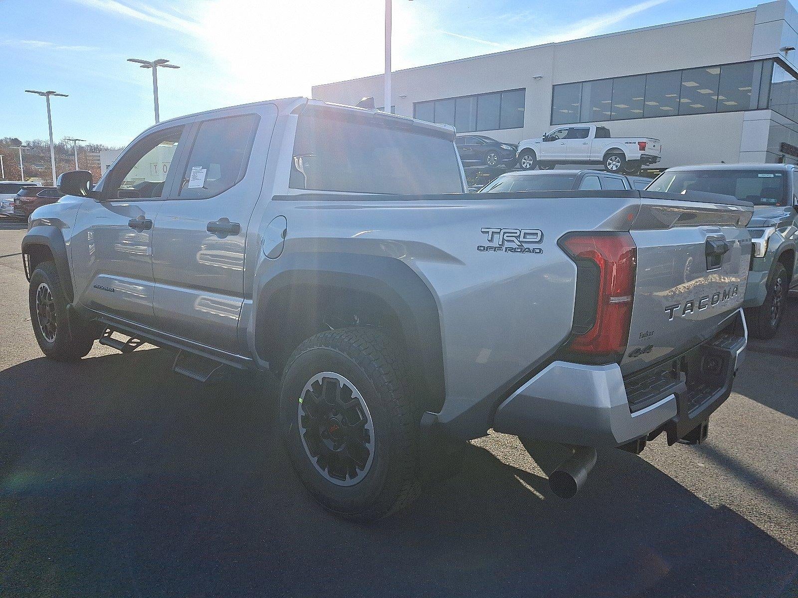 2025 Toyota Tacoma 4WD 4WD SR Double Cab 5' Bed AT (GS)