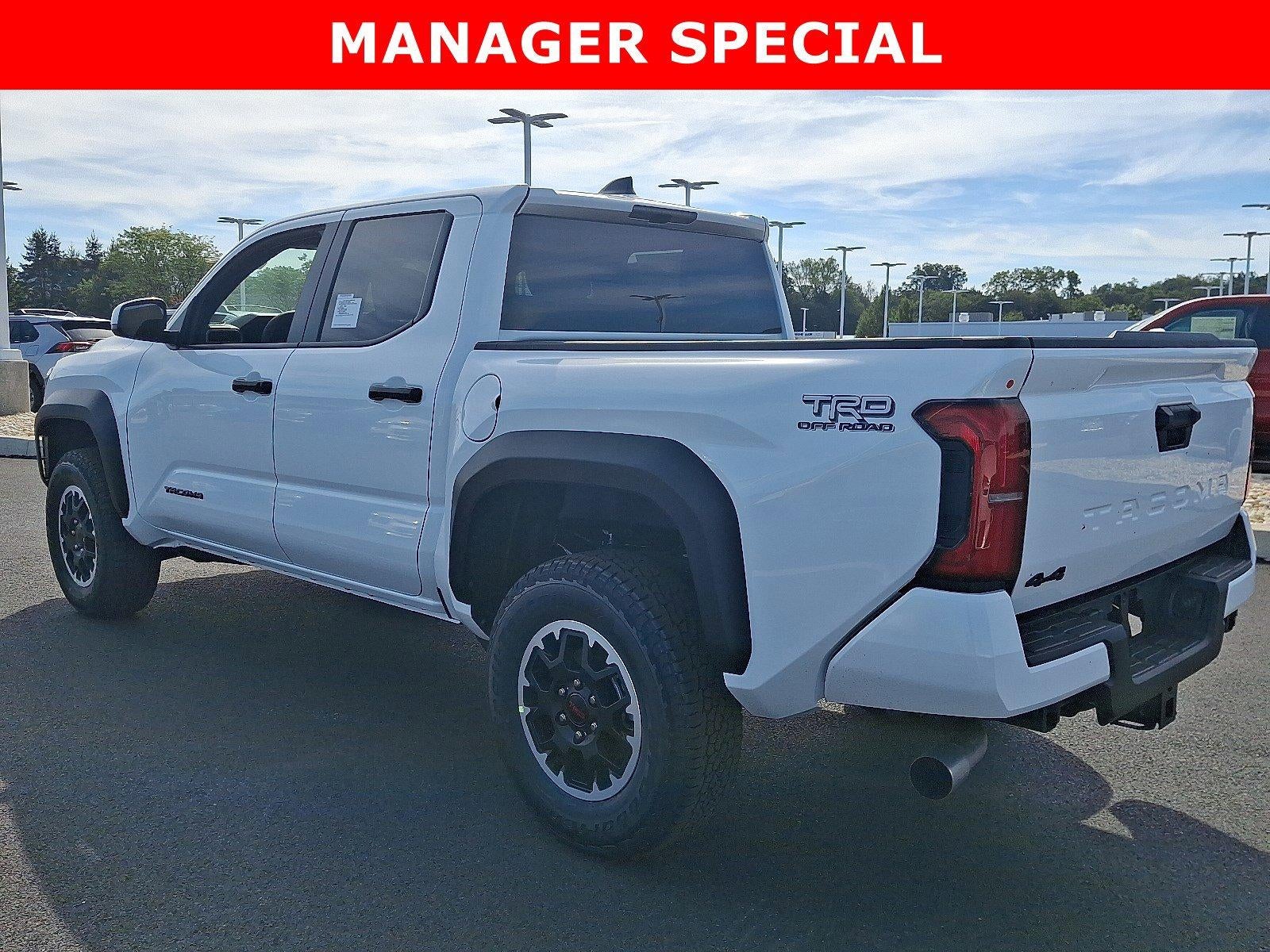 2025 Toyota Tacoma 4WD 4WD SR Double Cab 5' Bed MT (Natl)