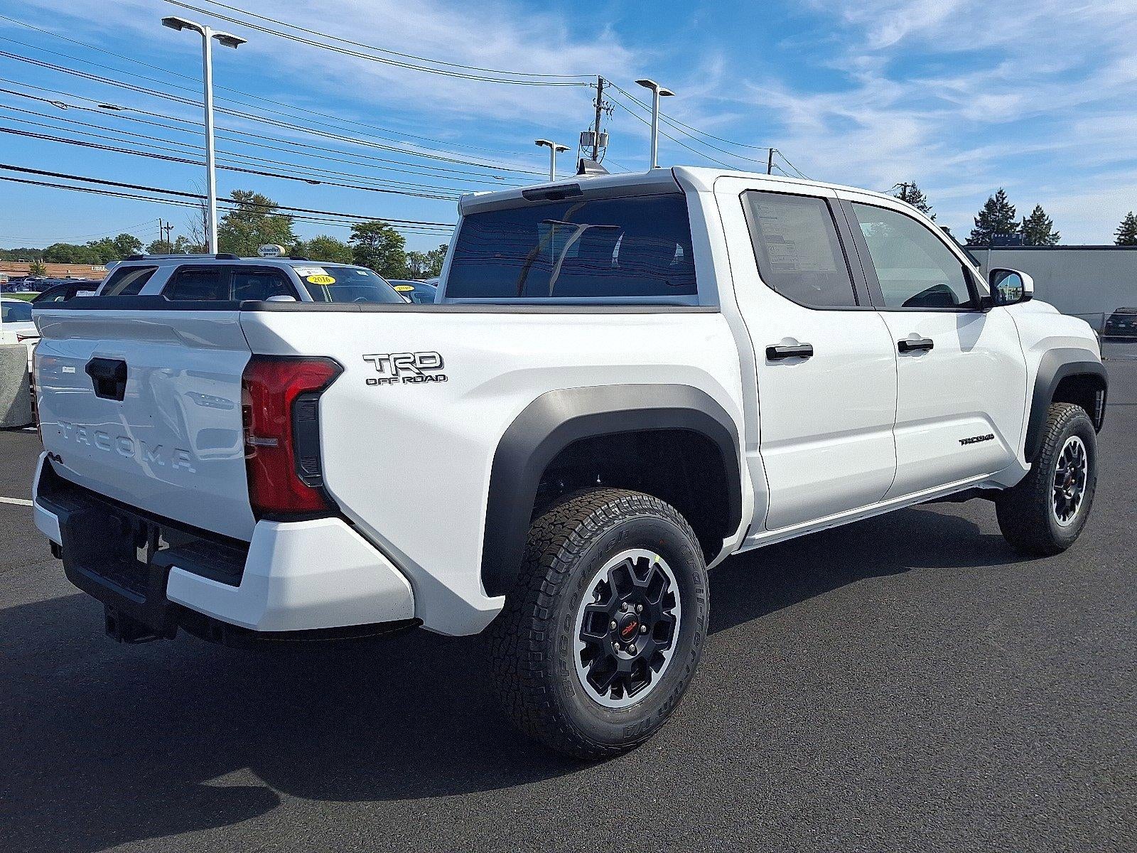 2025 Toyota Tacoma 4WD 4WD SR Double Cab 5' Bed MT (Natl)
