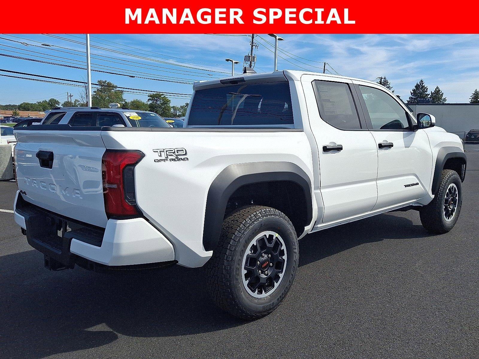 2025 Toyota Tacoma 4WD 4WD SR Double Cab 5' Bed MT (Natl)