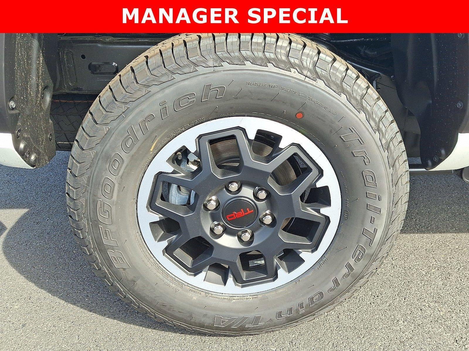 2025 Toyota Tacoma 4WD 4WD SR Double Cab 5' Bed MT (Natl)