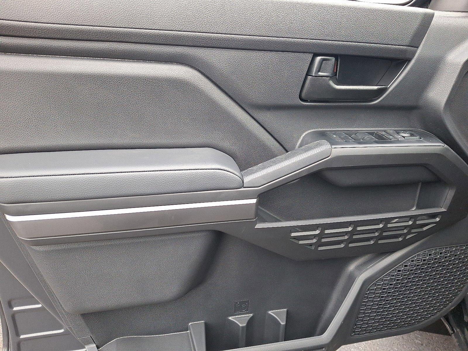 2025 Toyota Tacoma 4WD 4WD TRD Sport Double Cab 5' Bed MT (Natl)