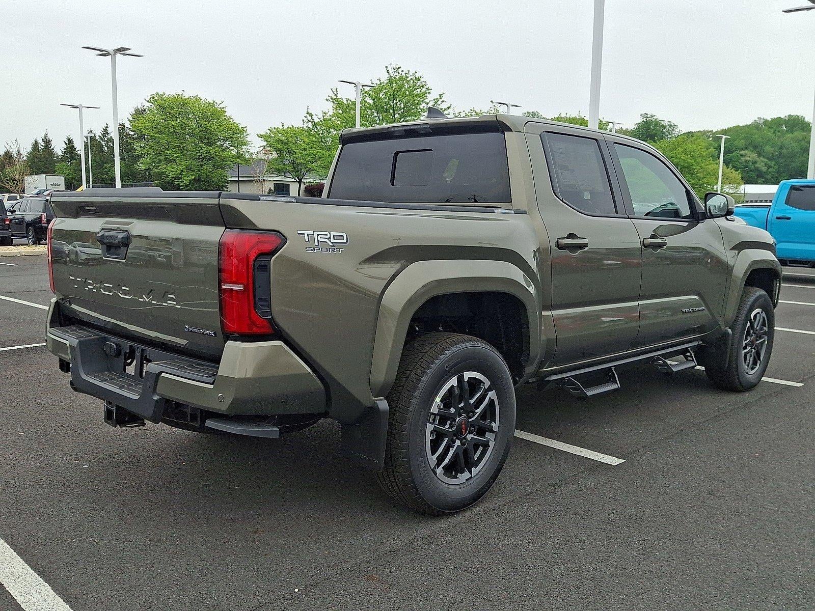 2026 Toyota Tacoma 4WD 4WD TRD Sport Hybrid Double Cab 5' Bed AT (Natl)