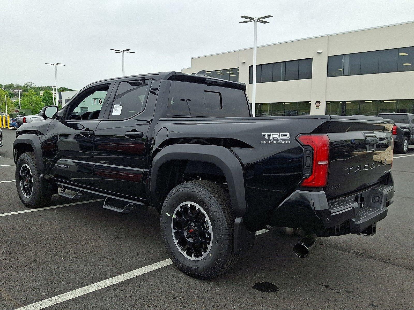 2026 Toyota Tacoma 4WD 4WD TRD Off Road Hybrid Double Cab 5' Bed AT (Natl)