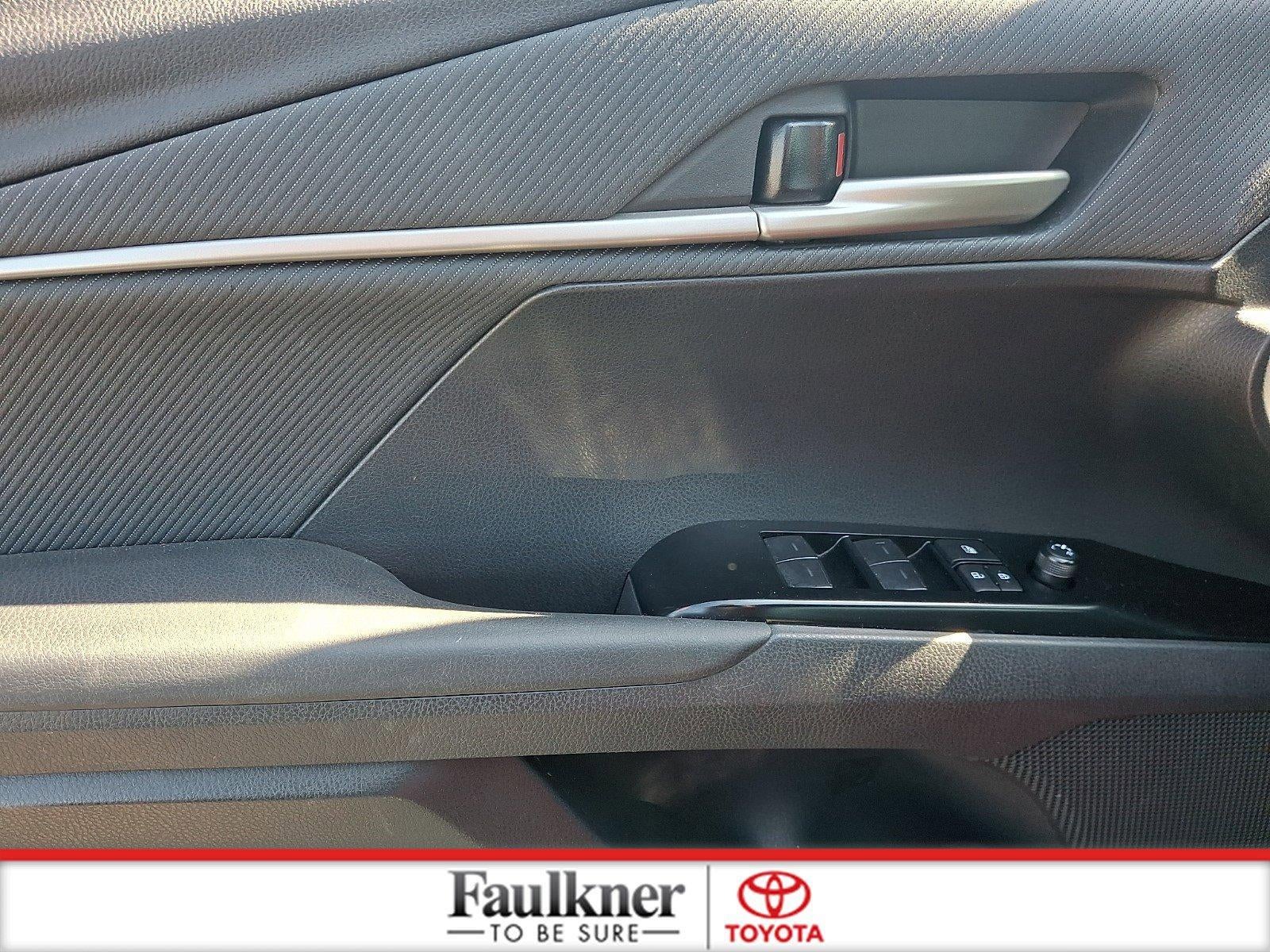 2025 Toyota Camry SE (SE)