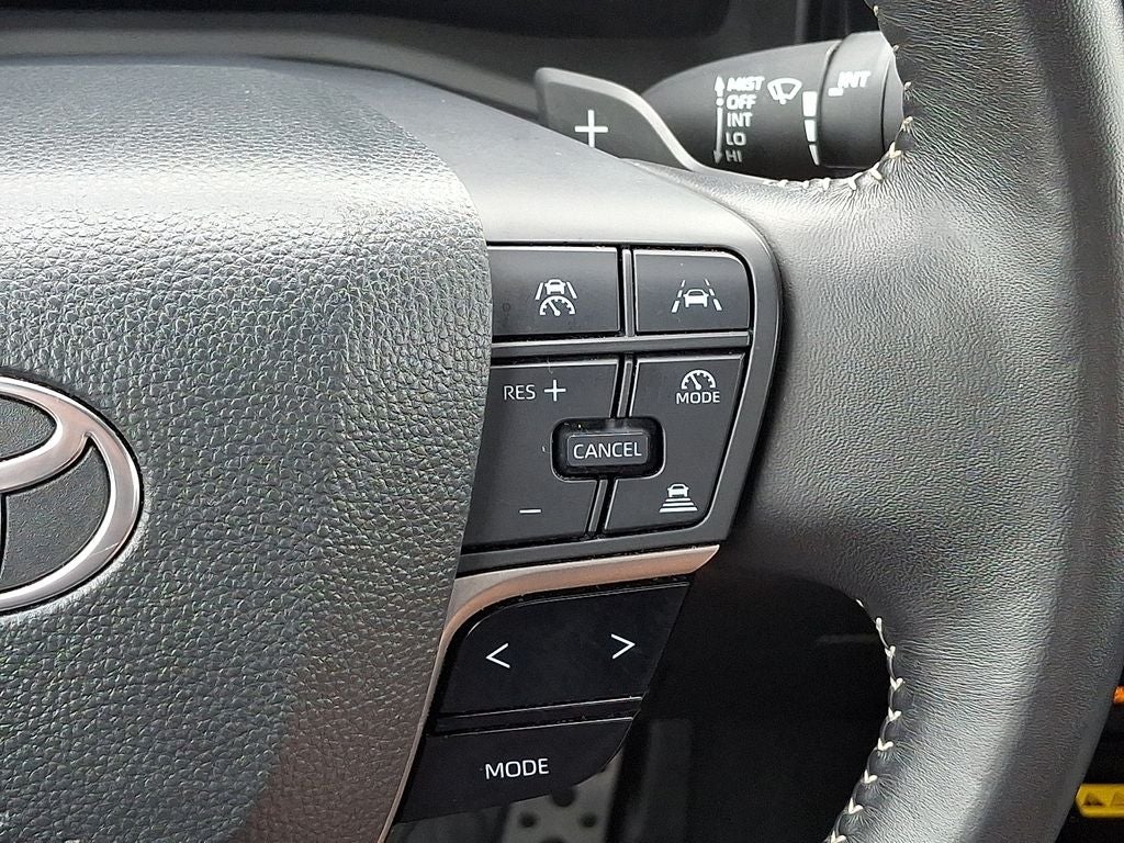 2025 Toyota Camry SE (SE)