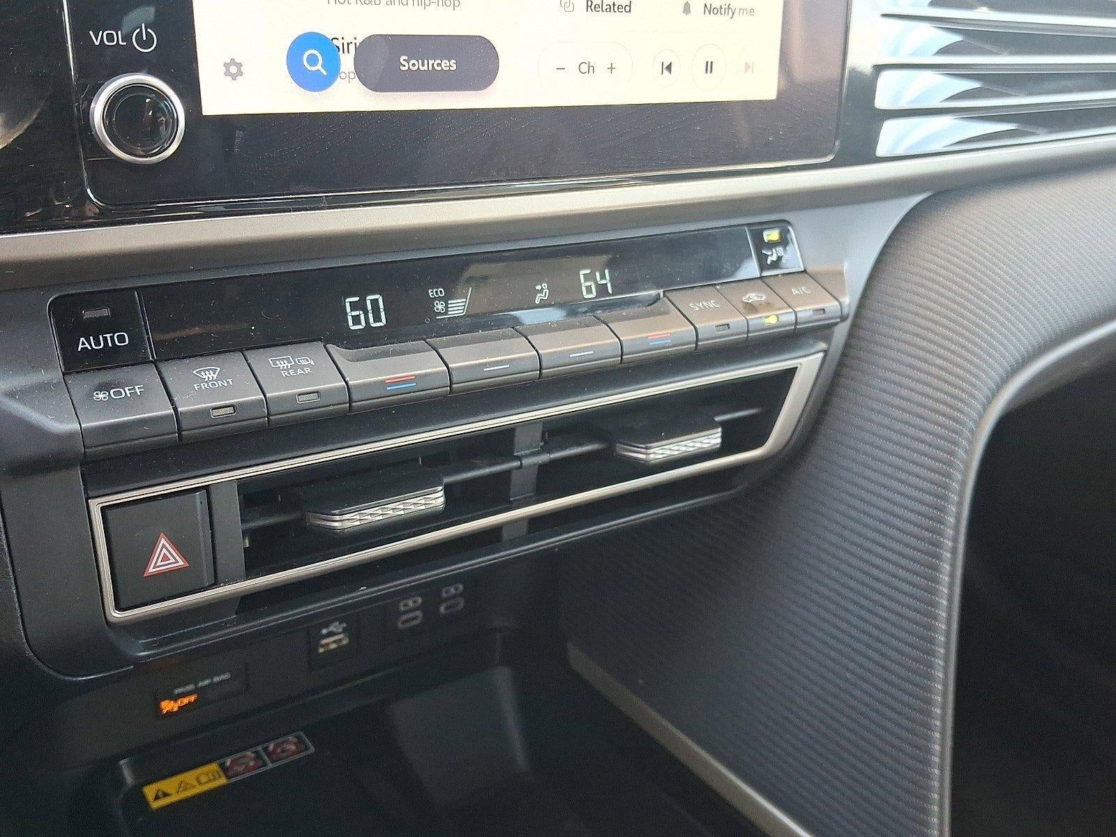 2025 Toyota Camry LE (SE)