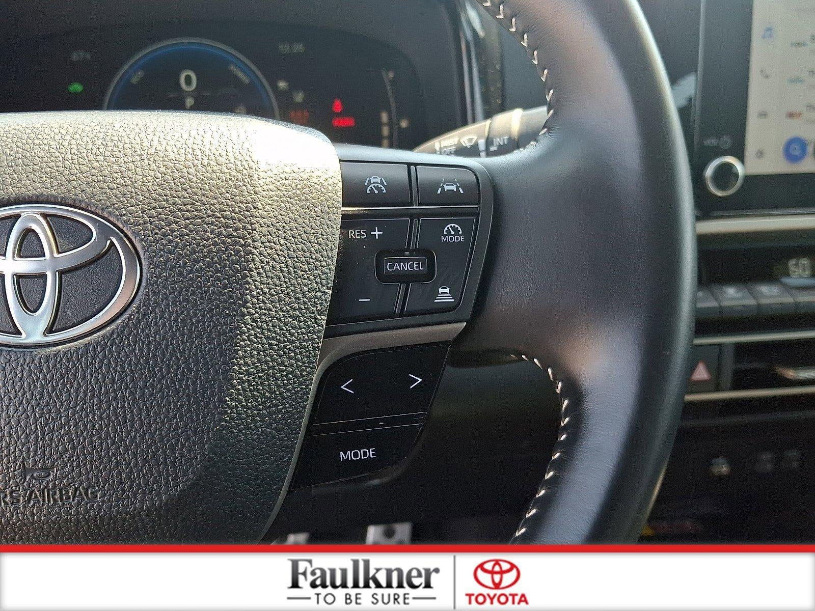 2025 Toyota Camry SE (SE)