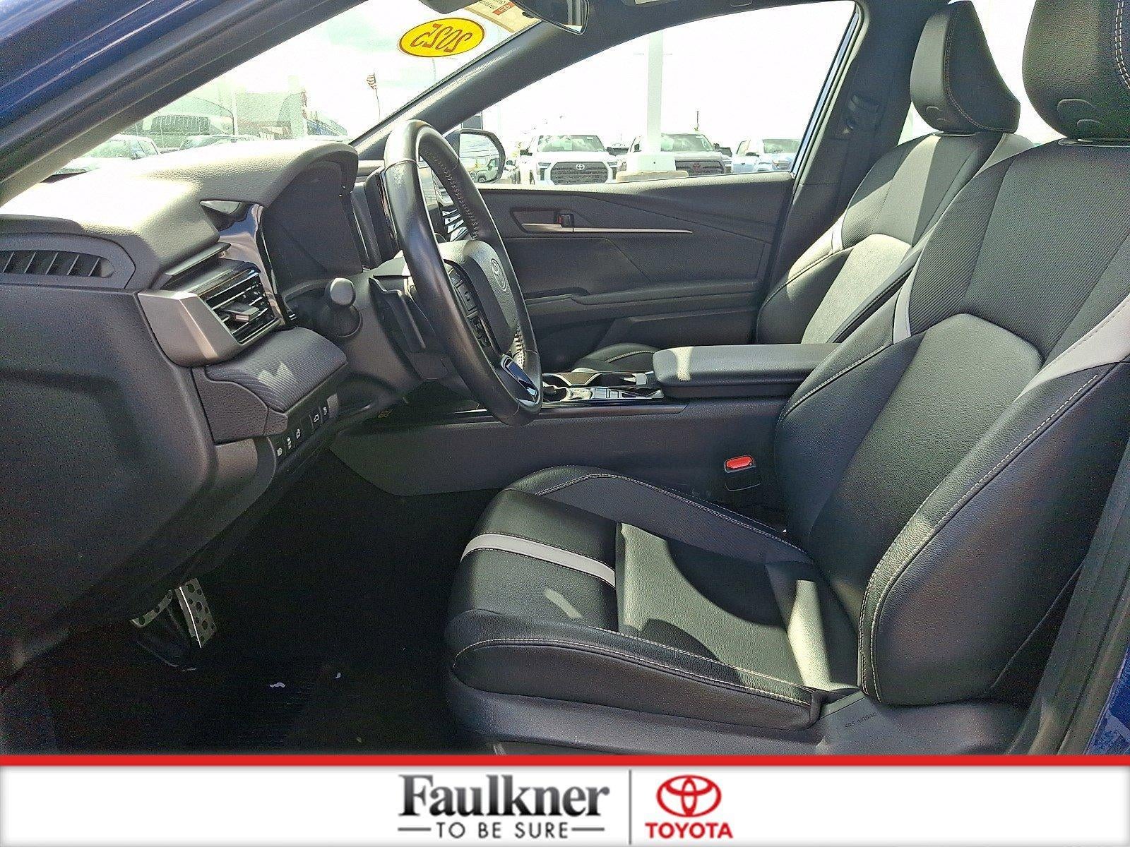 2025 Toyota Camry SE (SE)