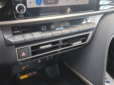 2025 Toyota Camry SE (SE)