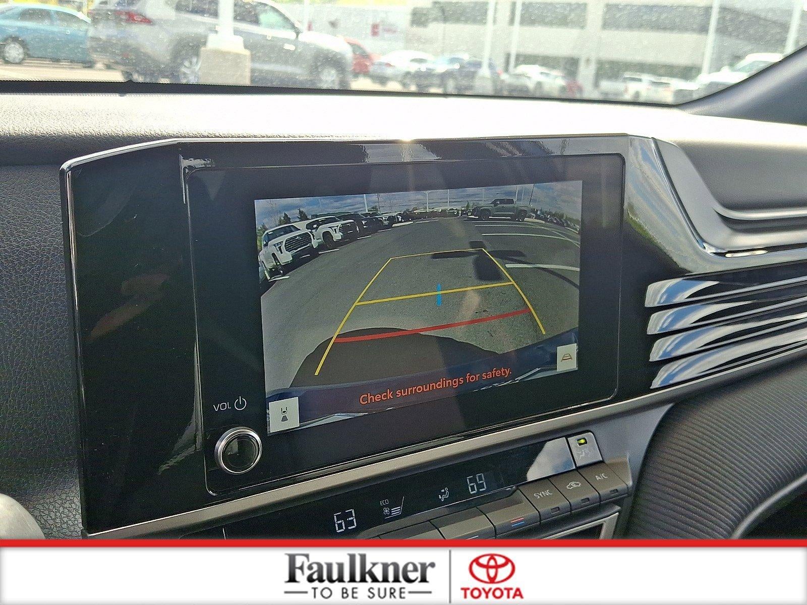 2025 Toyota Camry SE (SE)