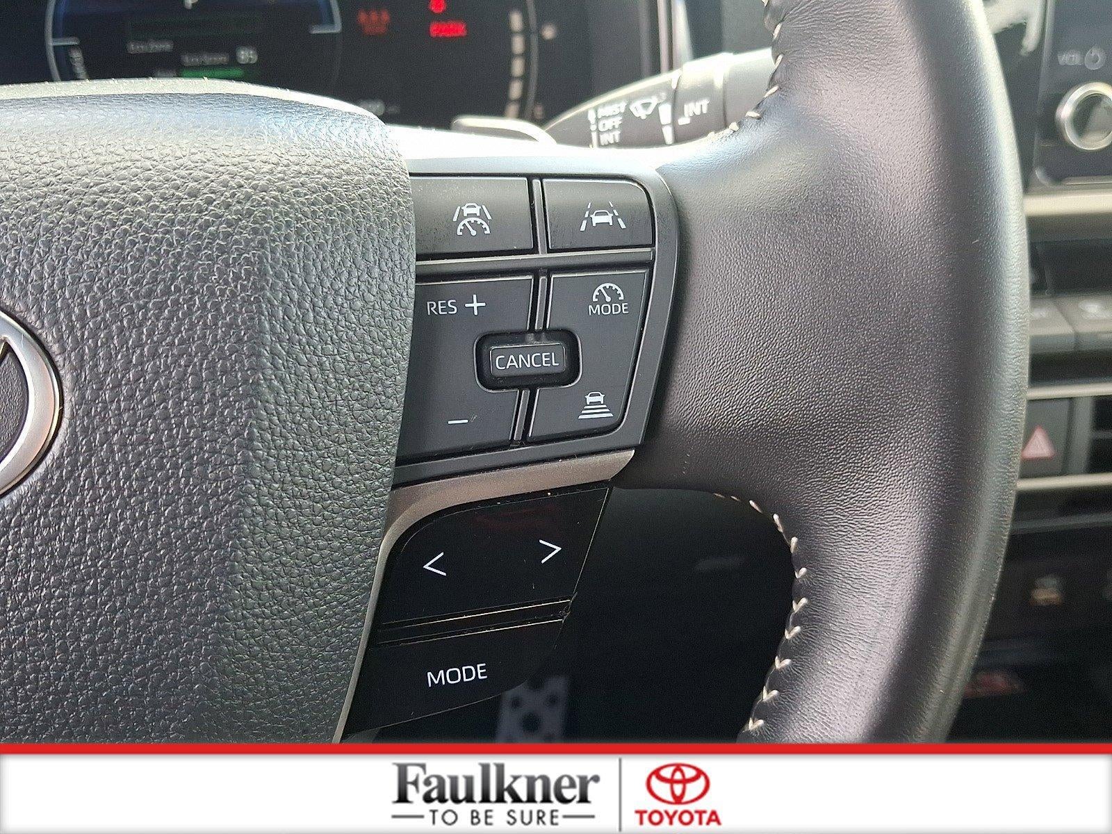 2025 Toyota Camry SE (SE)