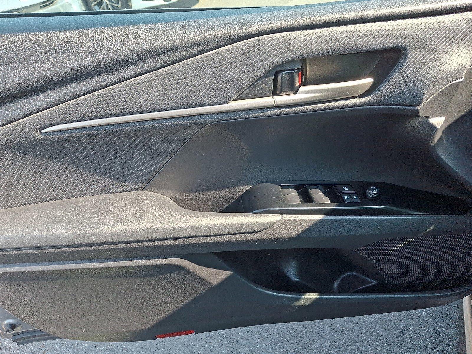 2025 Toyota Camry SE (SE)