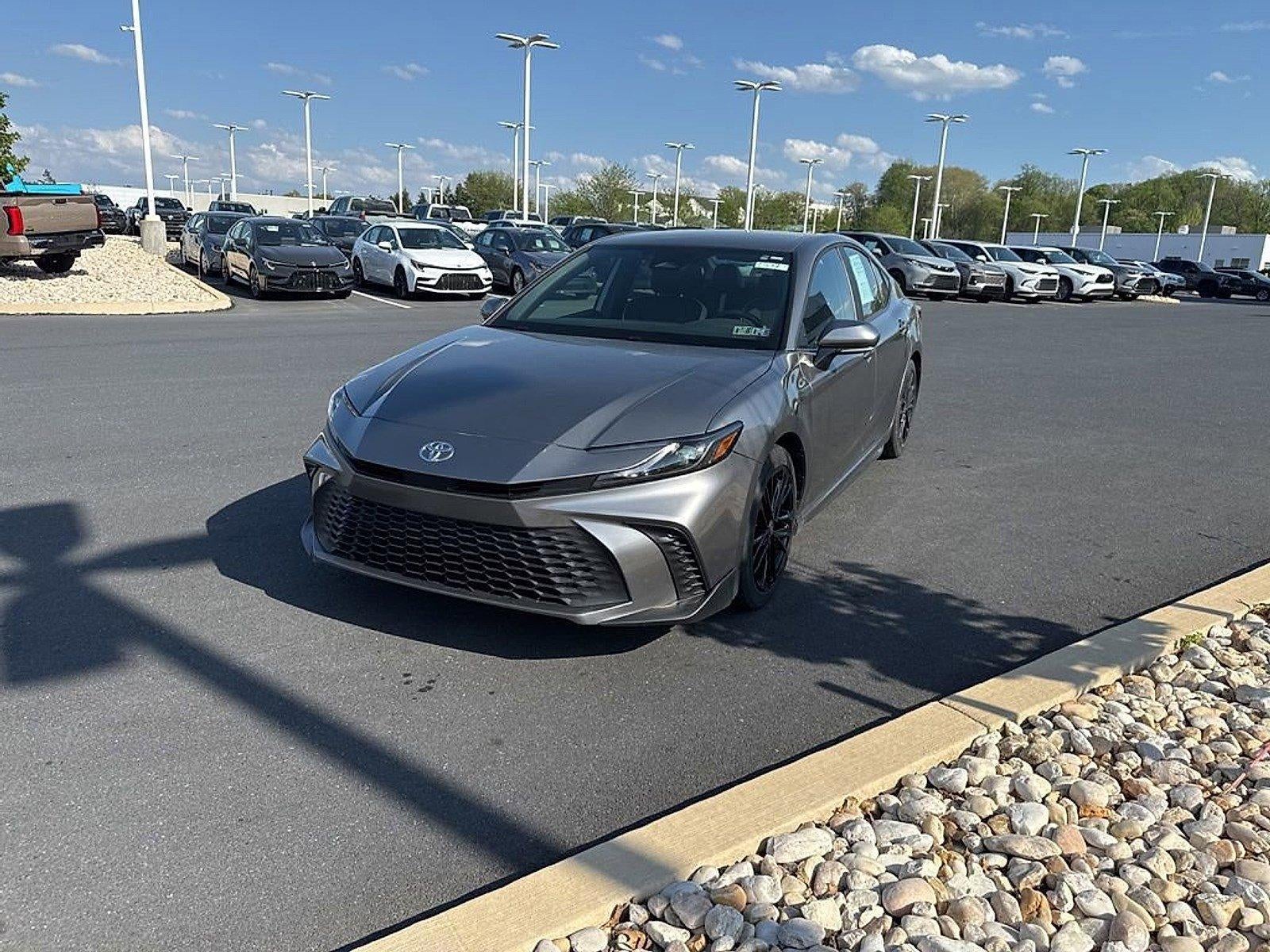 2025 Toyota Camry SE (SE)