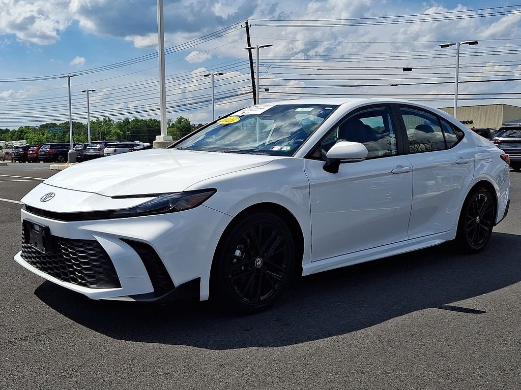 2025 Toyota Camry SE (SE)