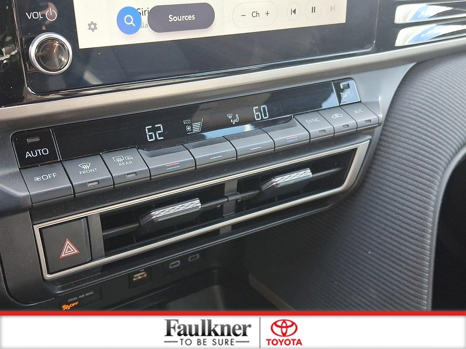 2025 Toyota Camry SE (SE)