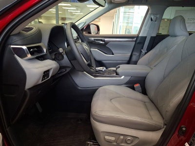 2026 Toyota Highlander Hybrid Platinum AWD (Natl)