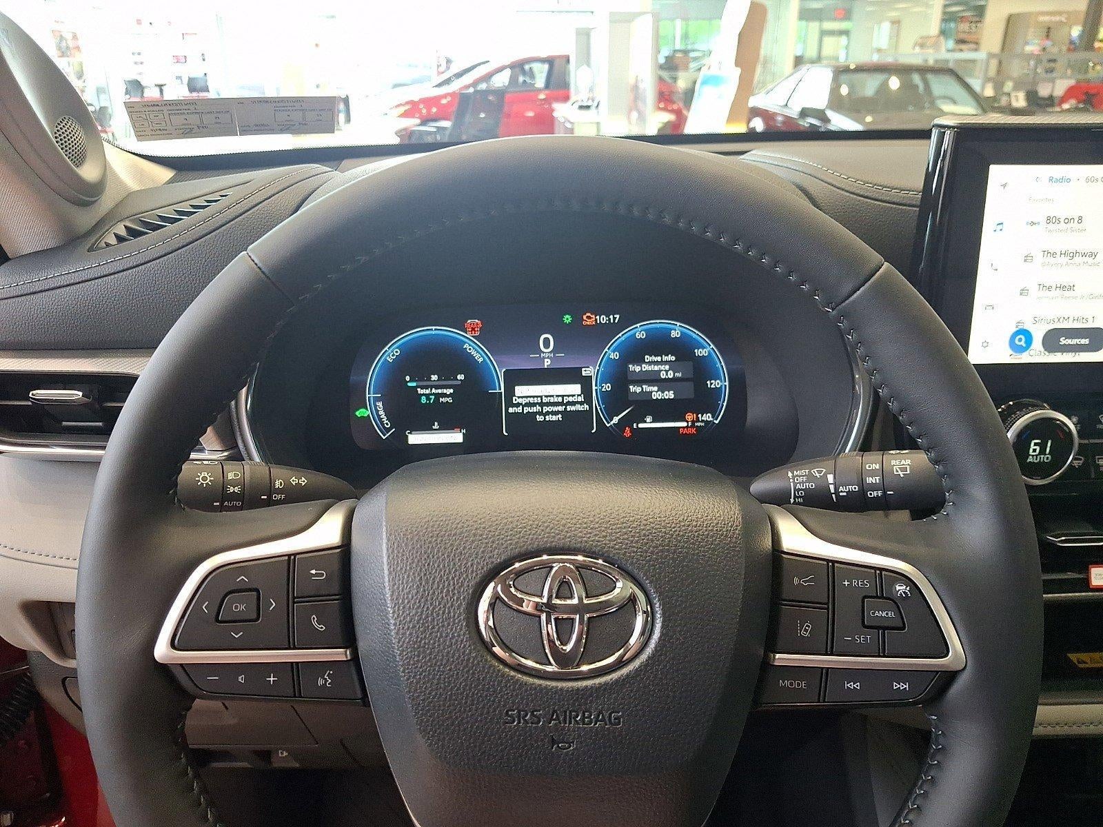2026 Toyota Highlander Hybrid Platinum AWD (Natl)