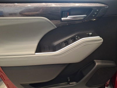 2026 Toyota Highlander Hybrid Platinum AWD (Natl)