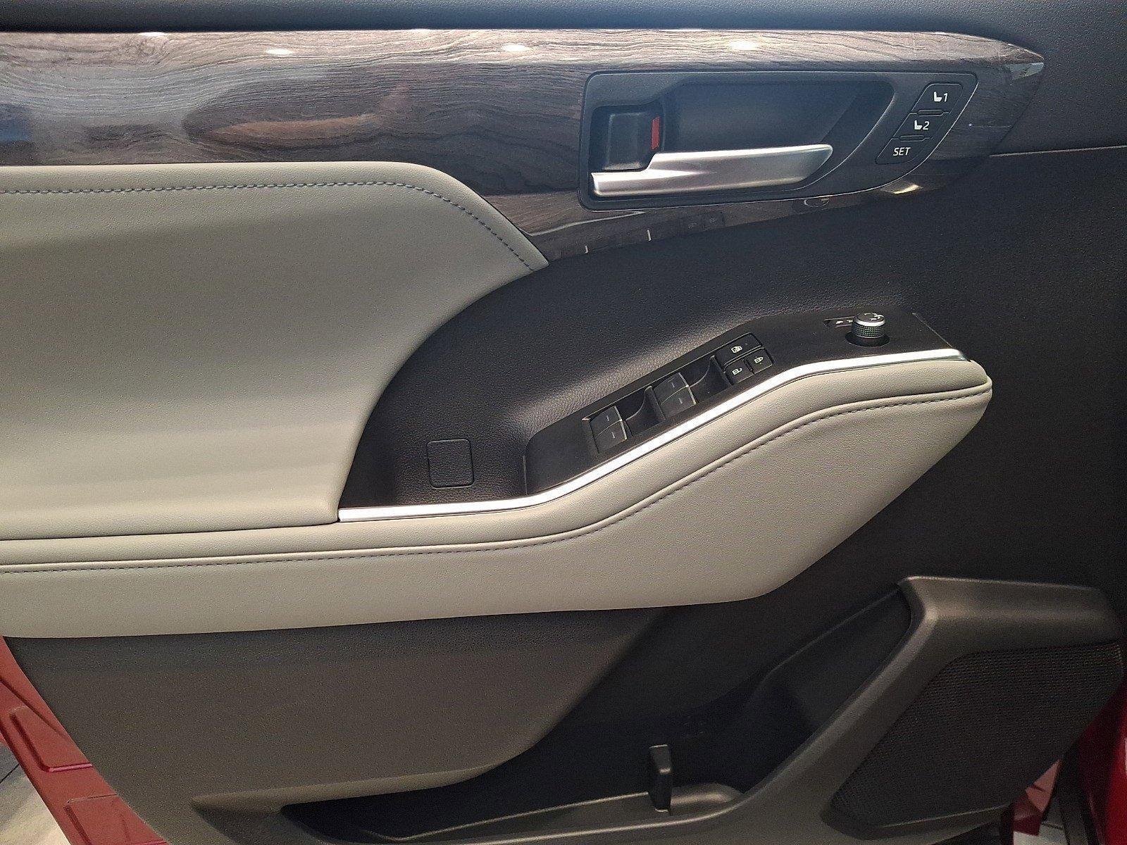 2026 Toyota Highlander Hybrid Platinum AWD (Natl)