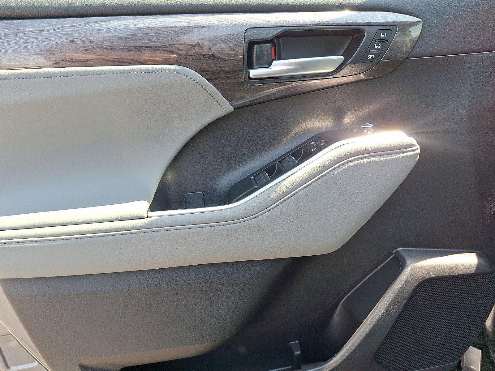 2026 Toyota Highlander Platinum AWD (Natl)