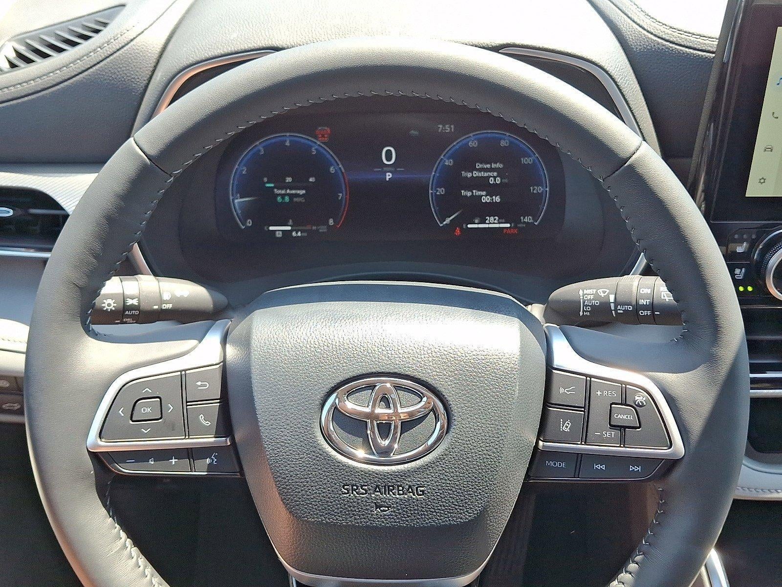 2026 Toyota Highlander Platinum AWD (Natl)