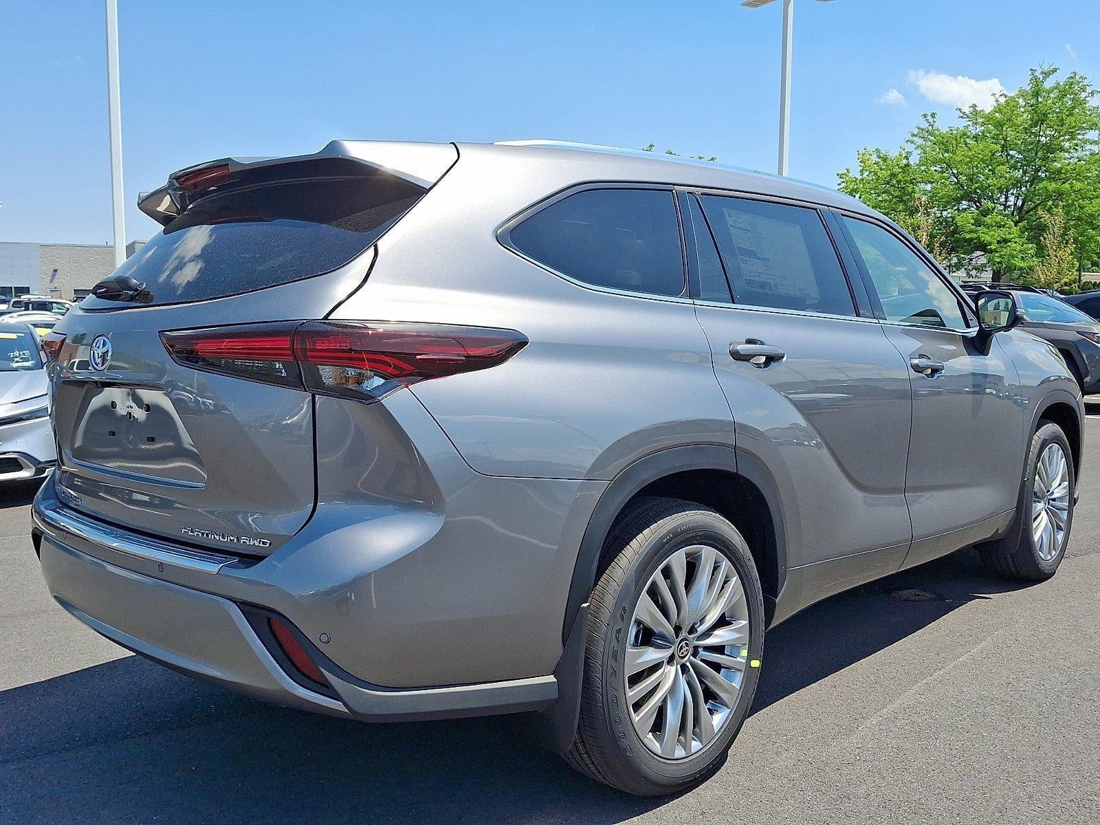 2026 Toyota Highlander Platinum AWD (Natl)