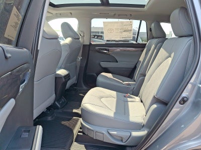 2026 Toyota Highlander Platinum AWD (Natl)