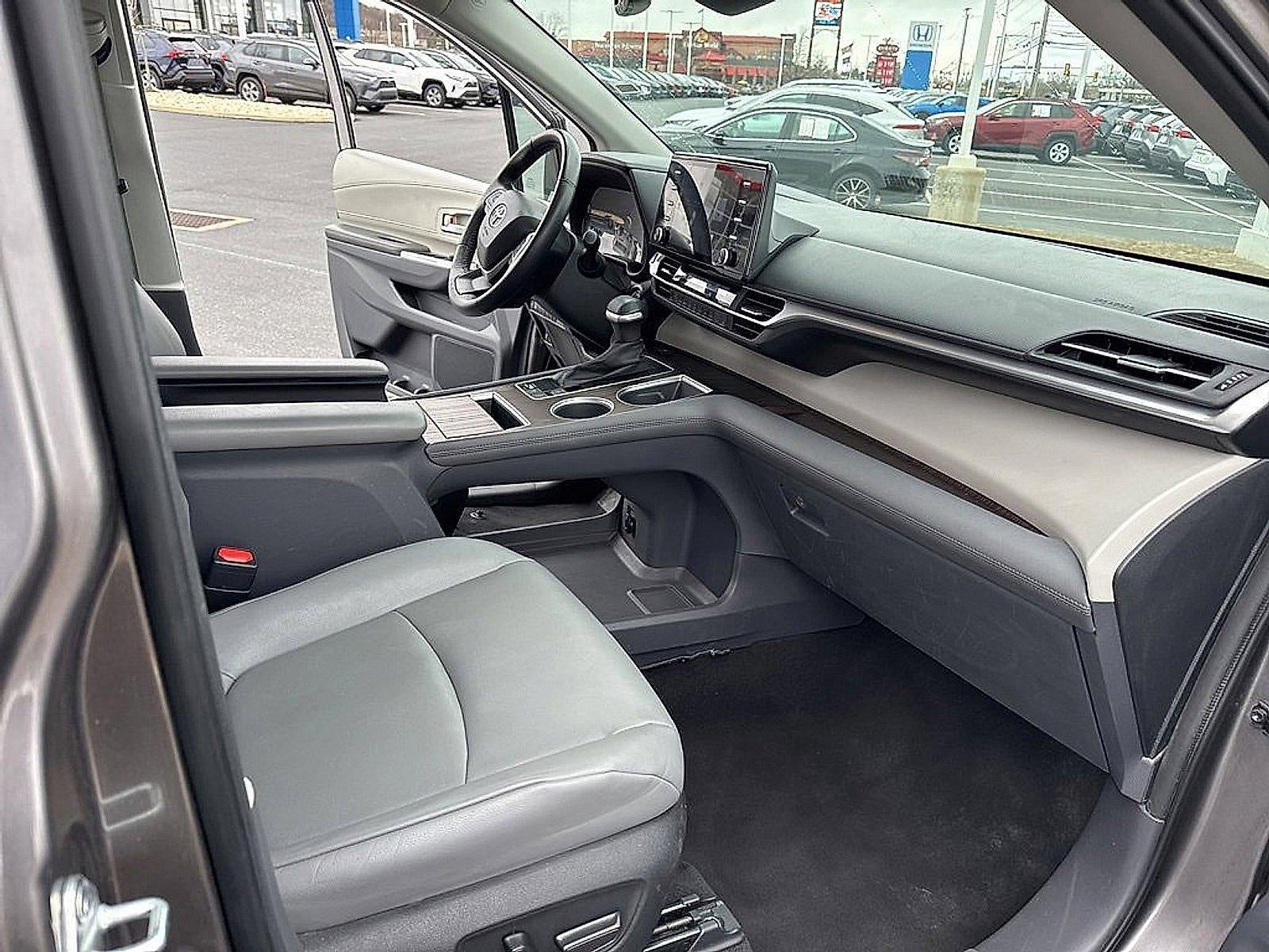 2023 Toyota Sienna XLE FWD 8-Passenger (Natl)