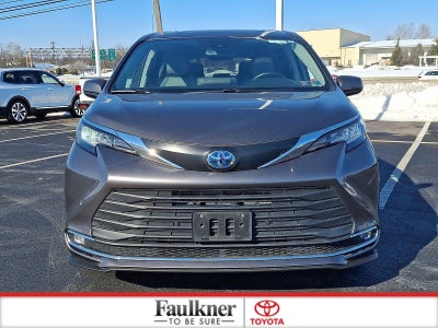 2023 Toyota Sienna XLE FWD 8-Passenger (Natl)