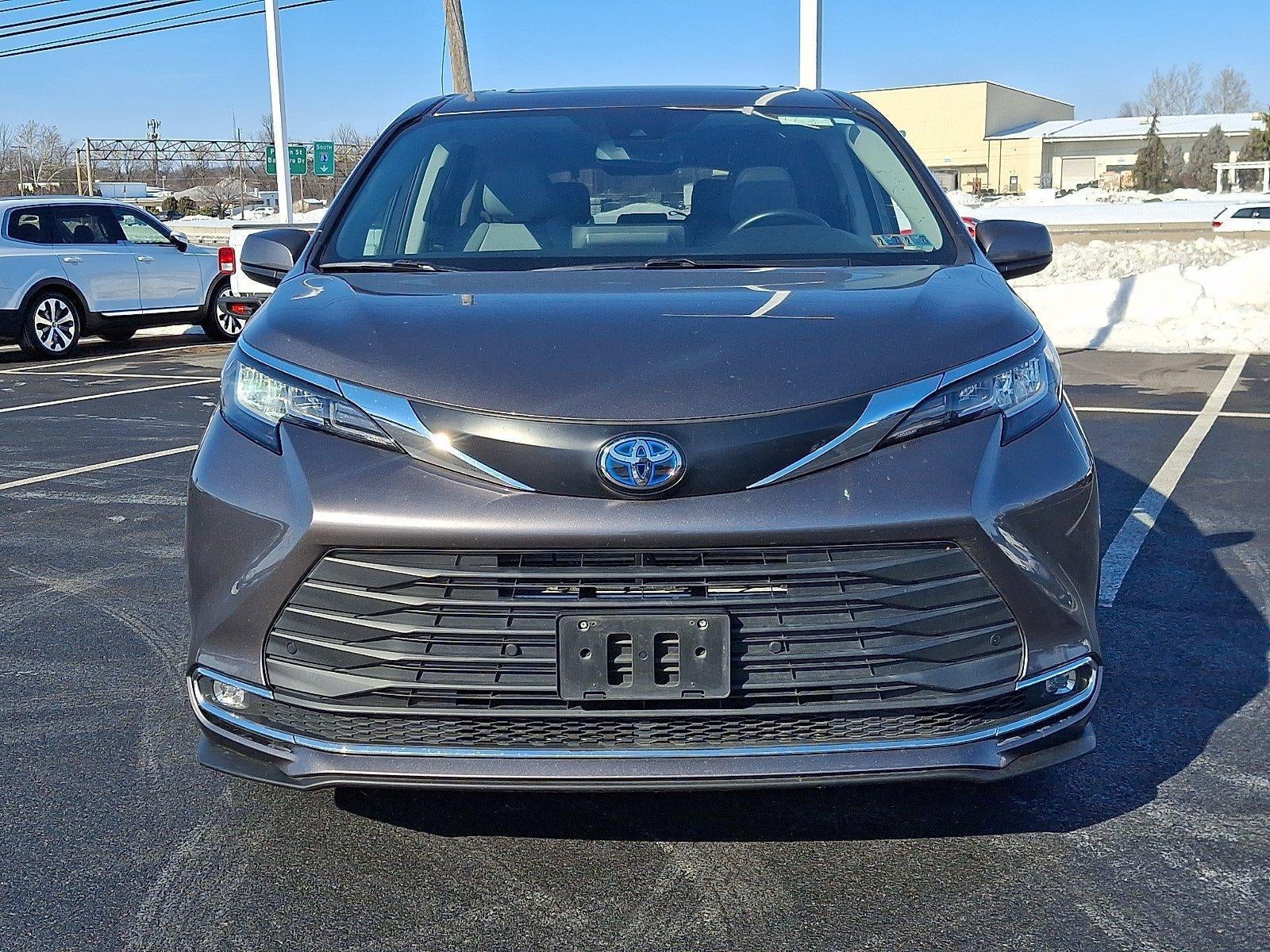 2023 Toyota Sienna XLE FWD 8-Passenger (Natl)