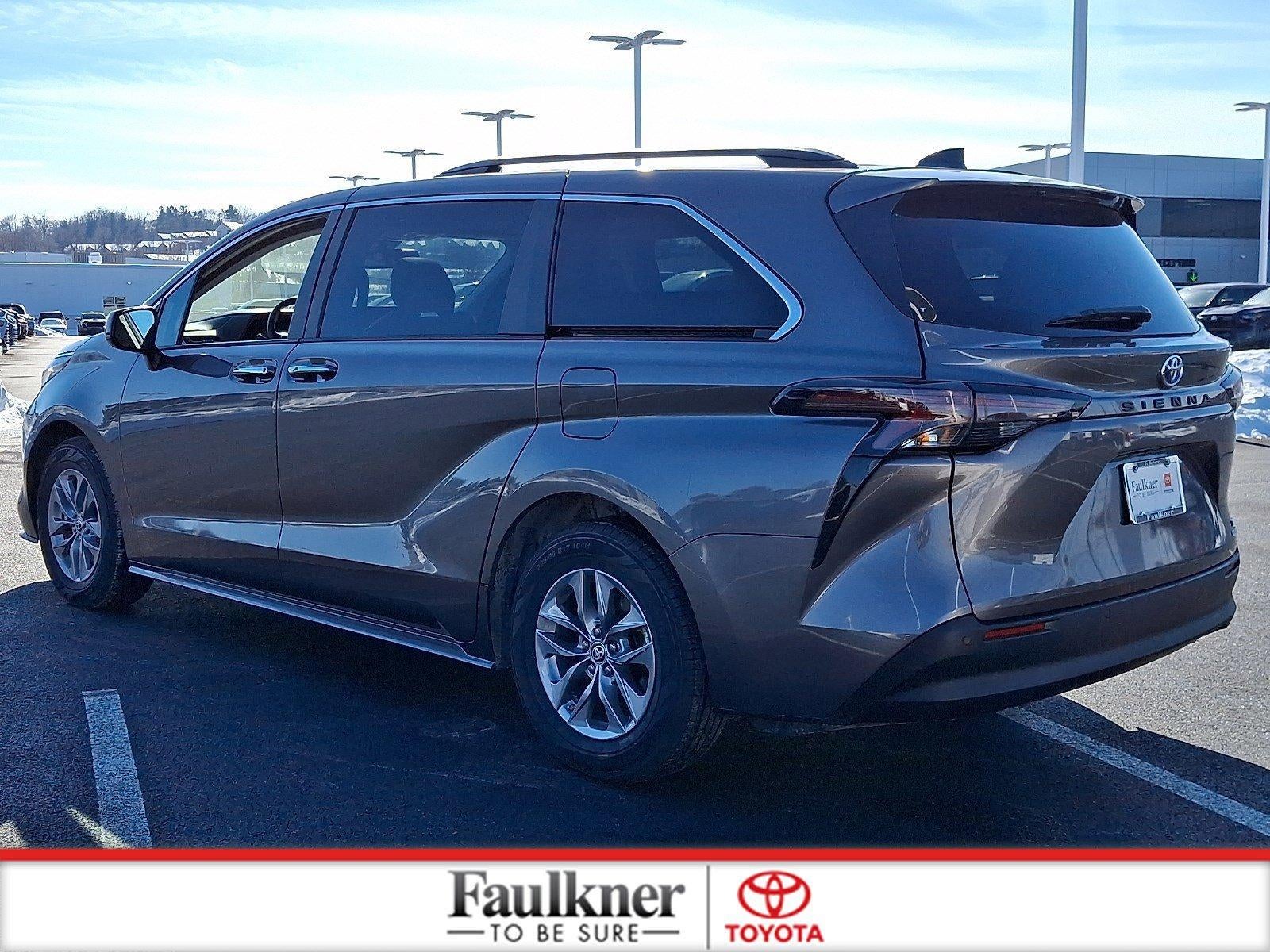 2023 Toyota Sienna XLE FWD 8-Passenger (Natl)