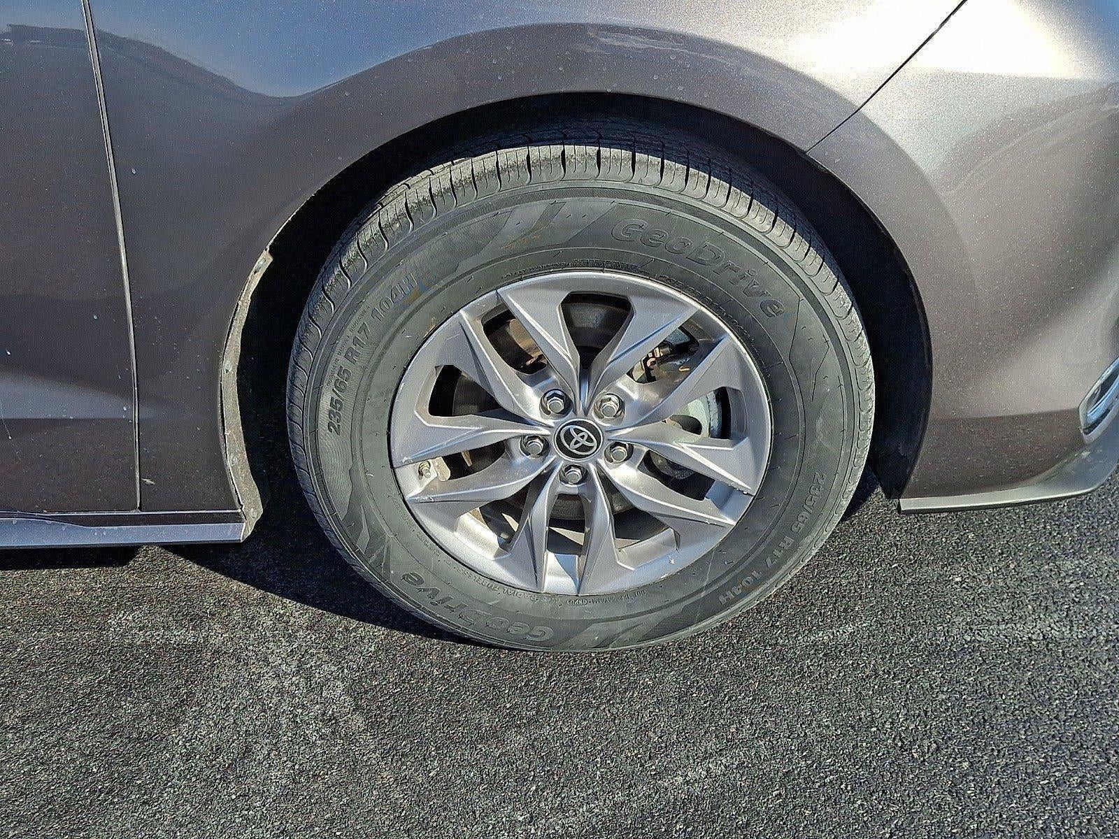 2023 Toyota Sienna XLE FWD 8-Passenger (Natl)