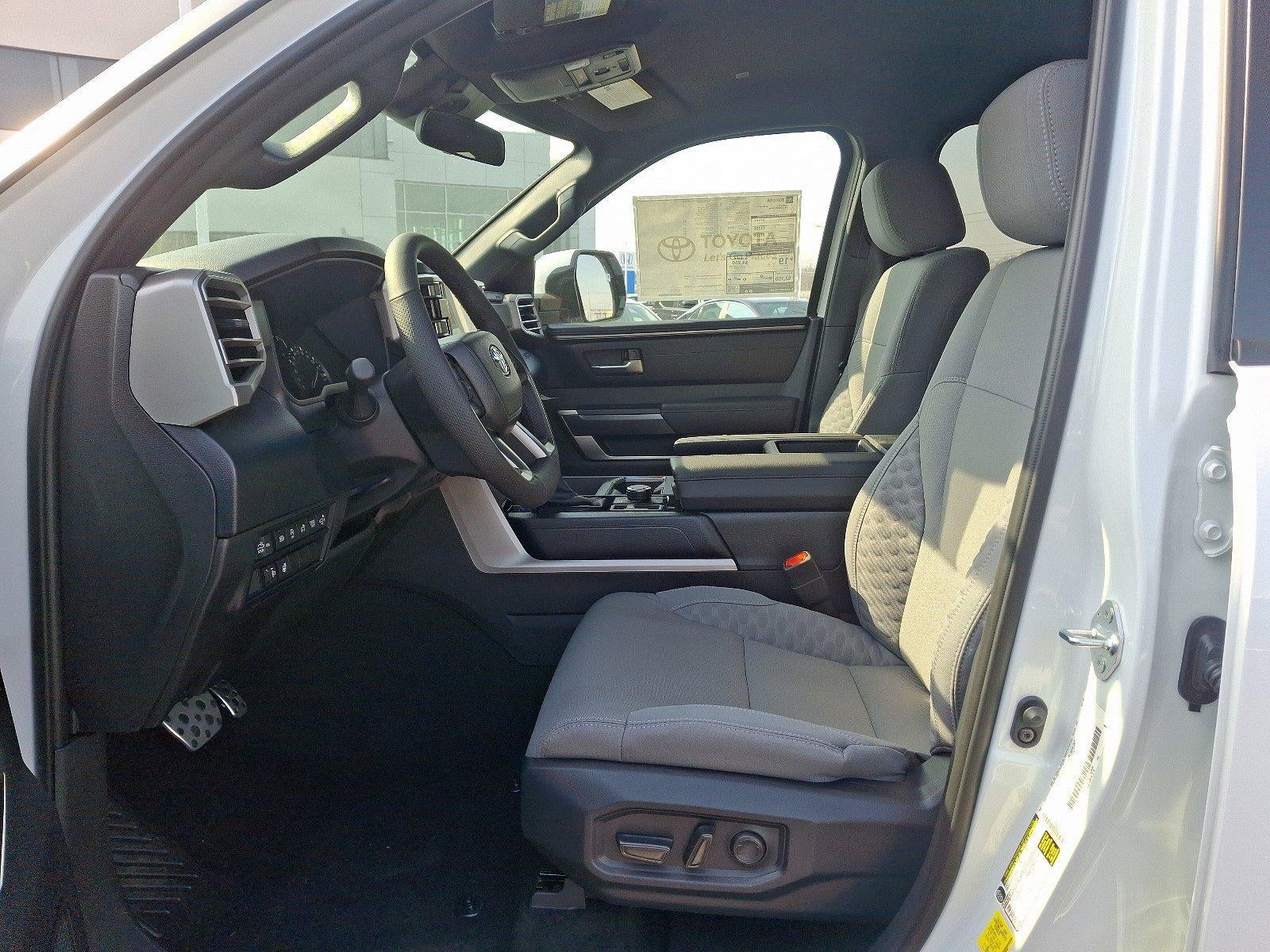 2025 Toyota Tundra 4WD 4WD SR5 CrewMax 5.5' Bed (SE)