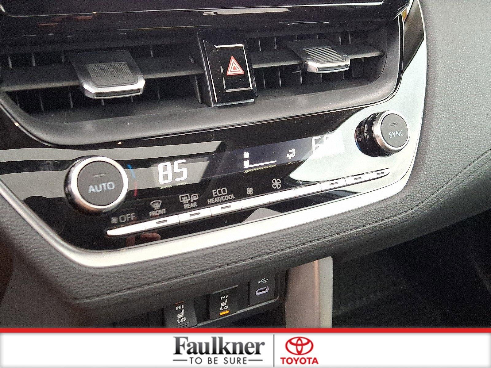 2025 Toyota Corolla Cross XLE 4WD (Natl)