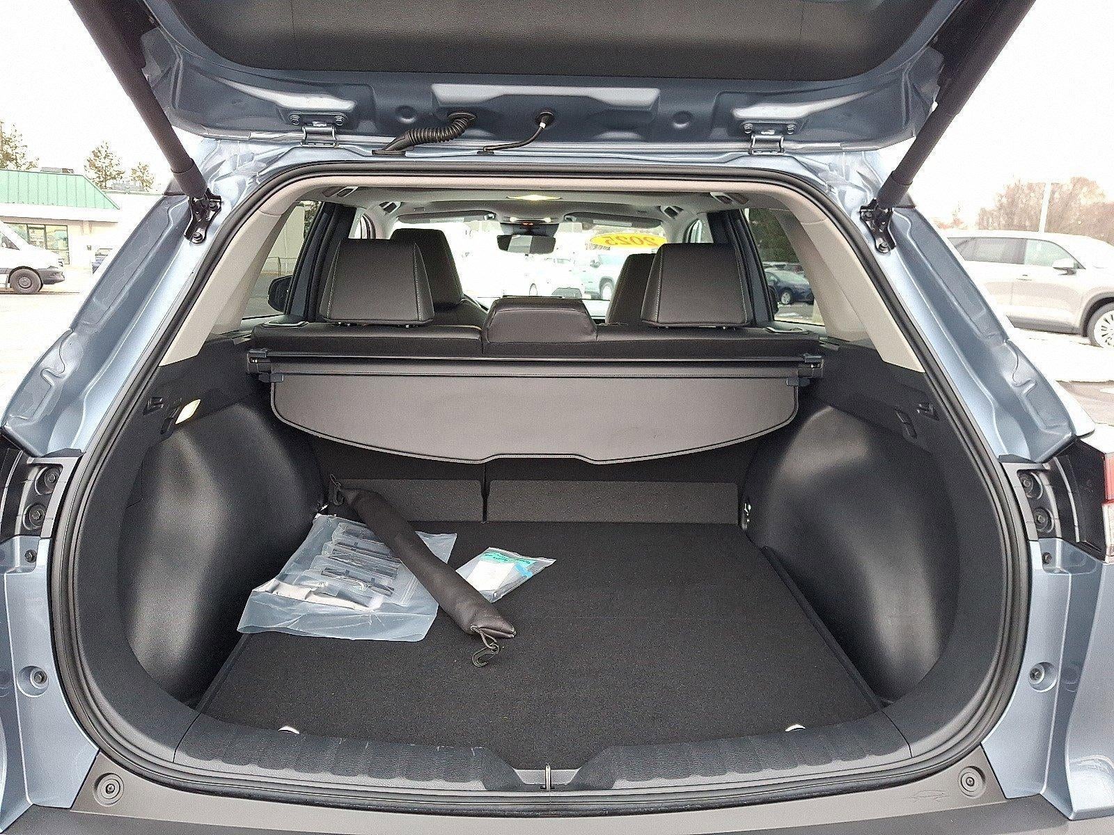 2025 Toyota Corolla Cross XLE 4WD (Natl)