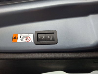 2025 Toyota Corolla Cross XLE 4WD (Natl)