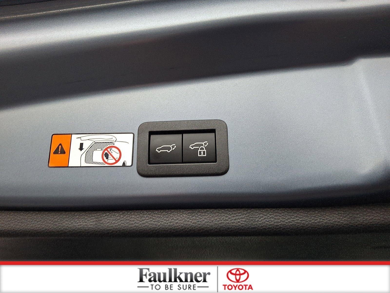 2025 Toyota Corolla Cross XLE 4WD (Natl)