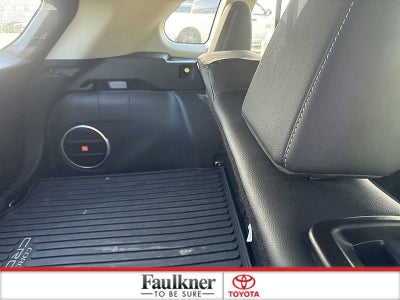 2023 Toyota Corolla Cross XLE 4WD (Natl)