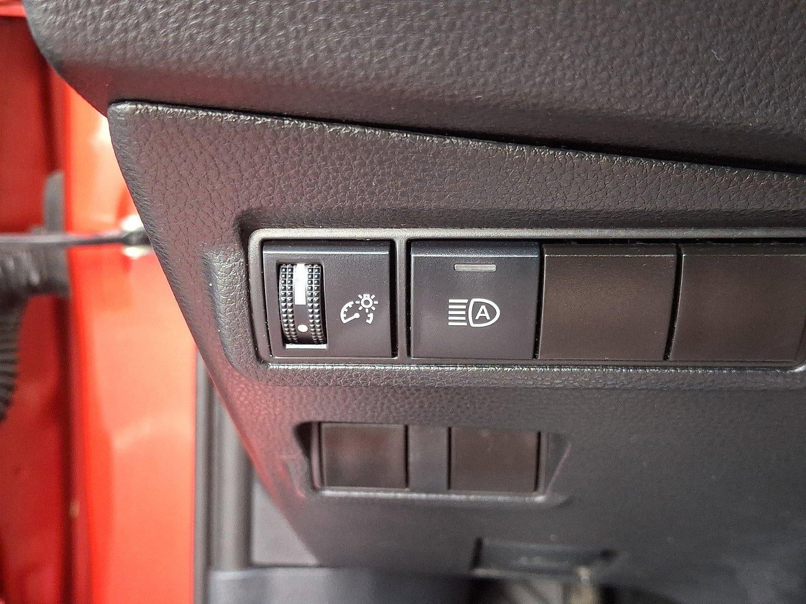 2025 Toyota Corolla Cross XLE 4WD (Natl)