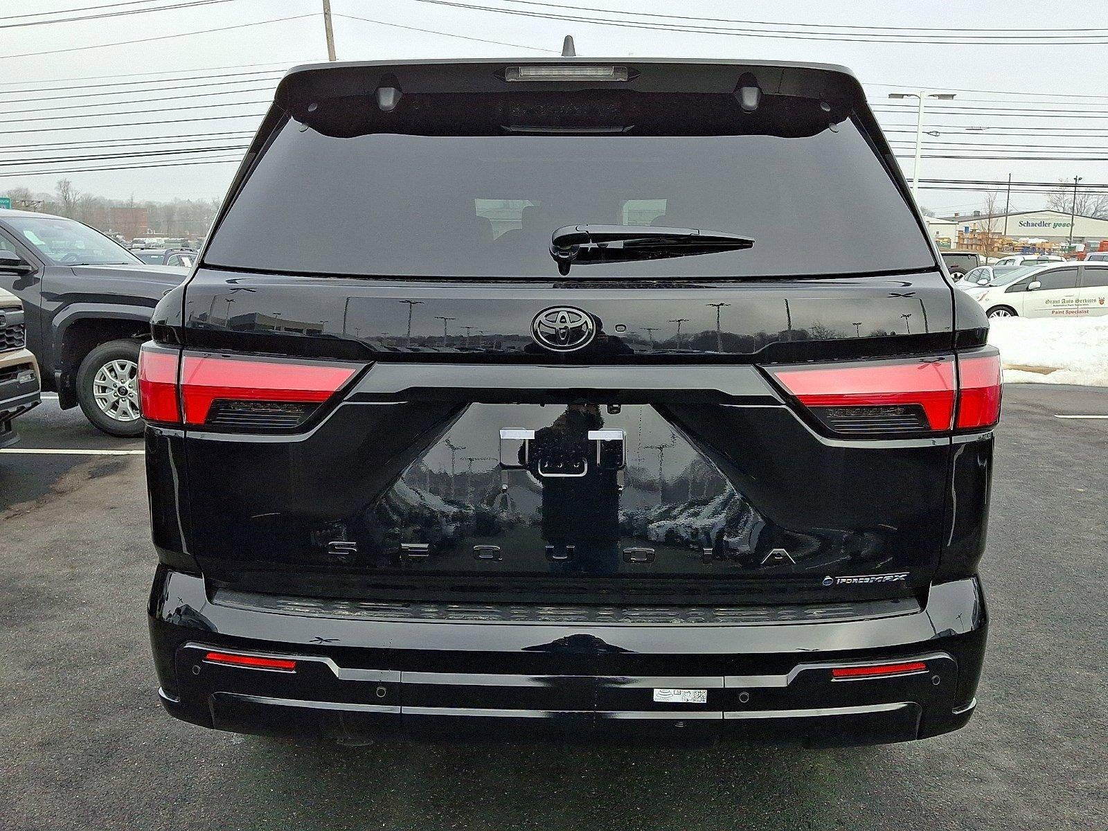 2026 Toyota Sequoia Platinum 4WD (Natl)