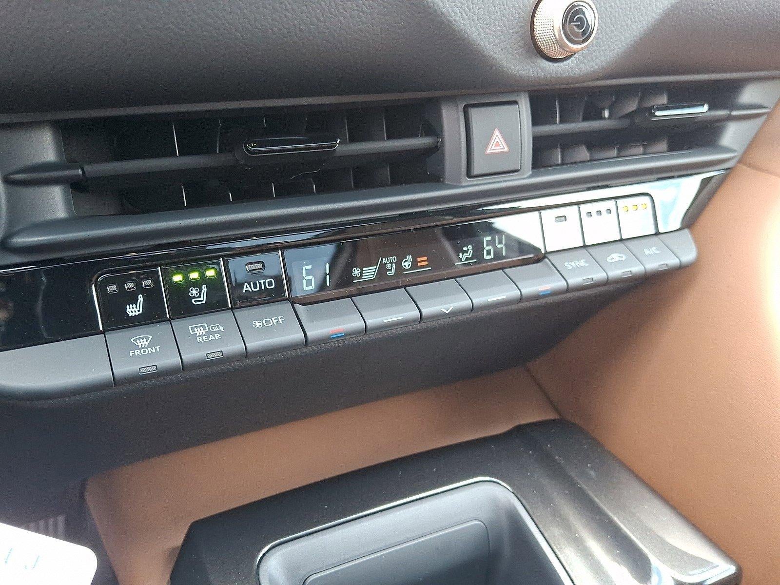 2026 Toyota Crown Signia XLE AWD (Natl)