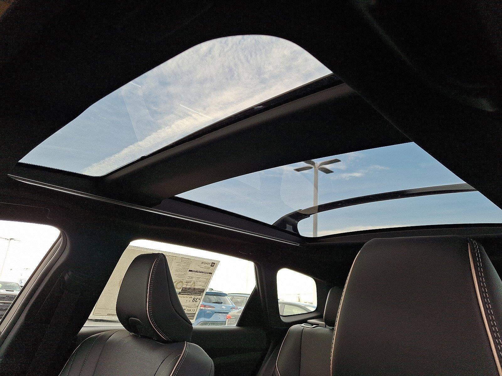 2025 Toyota Crown Signia XLE AWD (Natl)